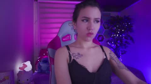 CLOE  online show from November 4, 9:47 pm