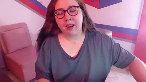 Snapshot of chloe_prg chatting on December 20, 1:00 pm chloe_prg online show from December 20, 1:00 pm