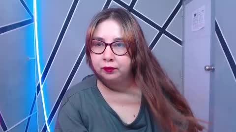 Snapshot of chloe_prg chatting on January 2, 12:24 pm chloe_prg online show from January 2, 12:24 pm