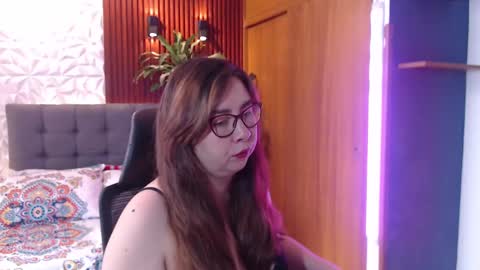 Snapshot of chloe_prg chatting on February 17, 3:53 pm chloe_prg online show from February 17, 3:53 pm