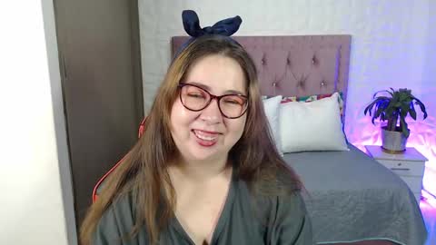 Snapshot of chloe_prg chatting on February 22, 12:51 pm chloe_prg online show from February 22, 12:51 pm
