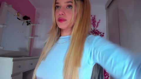 Snapshot of chloe_sweet7 chatting on April 22, 12:35 am Chloe Miller online show from April 22, 12:35 am
