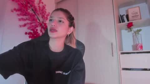 Snapshot of chloe_sweet7 chatting on May 13, 3:37 am Chloe Miller online show from May 13, 3:37 am