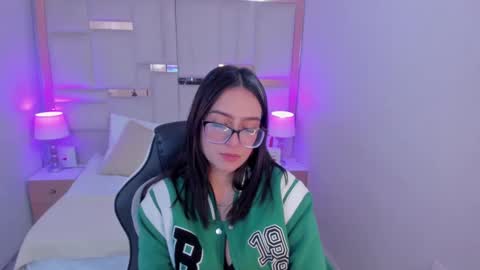 Chloe online show from February 25, 4:42 pm