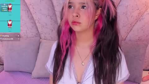 Snapshot of chloe_watson_ chatting on December 20, 11:16 pm online show from December 20, 11:16 pm