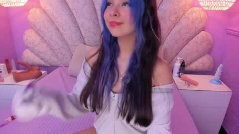 Snapshot of chloe_watson_ chatting on December 21, 8:54 pm online show from December 21, 8:54 pm