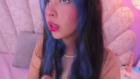 Snapshot of chloe_watson_ chatting on February 8, 7:49 pm online show from February 8, 7:49 pm
