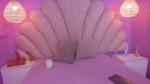 Snapshot of chloe_watson_ chatting on February 15, 7:28 pm online show from February 15, 7:28 pm