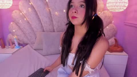 Snapshot of chloe_watson_ chatting on February 27, 10:53 pm online show from February 27, 10:53 pm