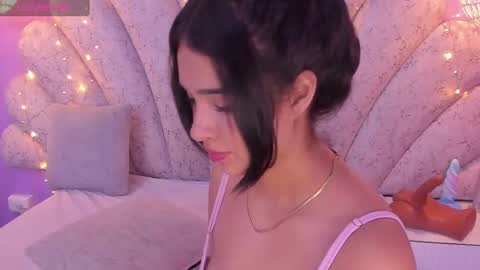 Snapshot of chloe_watson_ chatting on March 1, 11:58 pm online show from March 1, 11:58 pm