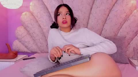 Snapshot of chloe_watson_ chatting on March 6, 12:21 am online show from March 6, 12:21 am