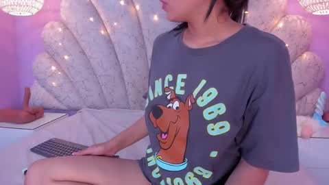 Snapshot of chloe_watson_ chatting on March 7, 10:10 pm online show from March 7, 10:10 pm