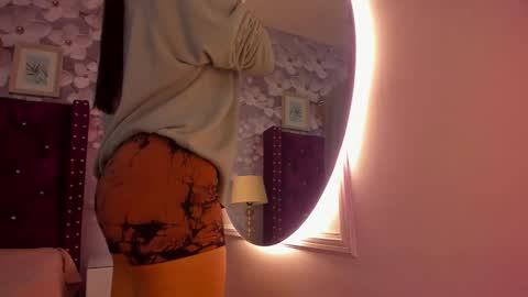 Snapshot of chloe_watson_ chatting on September 24, 2:37 am online show from September 24, 2:37 am