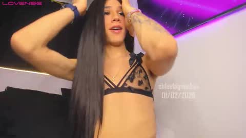 Im Chloe    independent account      online show from February 1, 10:14 am