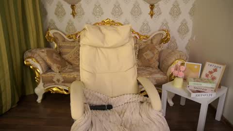 chloebright online show from December 11, 3:13 am
