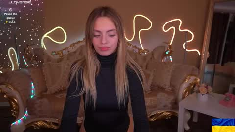 chloebright online show from October 1, 8:04 pm