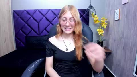 chloecampbell03 online show from October 20, 5:35 pm
