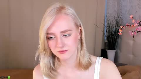 Chloe Deccker online show from June 15, 1:08 am