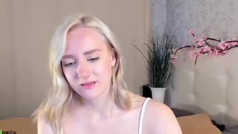 Chloe Deccker online show from June 22, 1:18 am