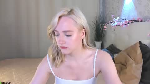 Chloe Deccker online show from June 25, 1:05 am