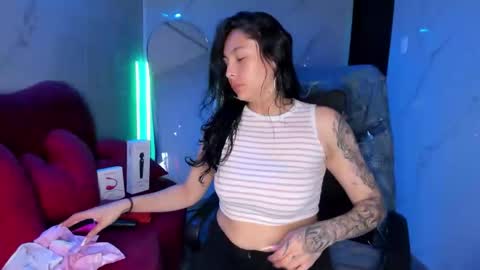 ChloeeThompson online show from September 21, 3:19 am