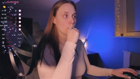 chloegins online show from December 4, 8:29 pm
