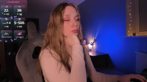 chloegins online show from December 4, 11:35 pm