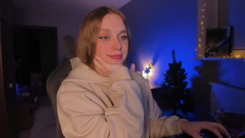 chloegins online show from December 14, 3:51 am