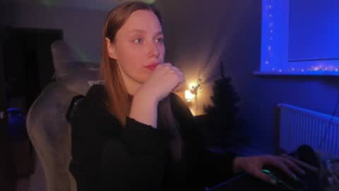 chloegins online show from December 17, 9:16 pm
