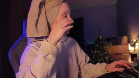 chloegins online show from December 26, 3:42 pm