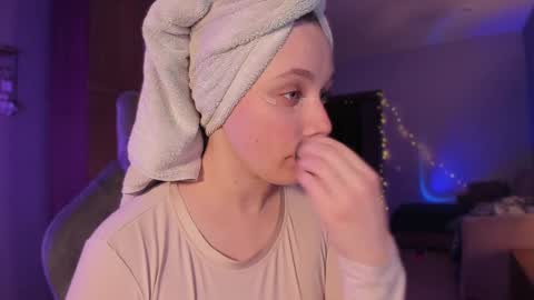 chloegins online show from January 23, 6:06 am