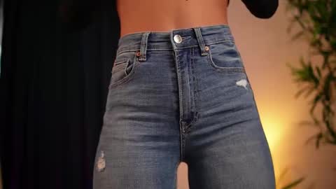 chloemin_ online show from November 10, 7:07 am