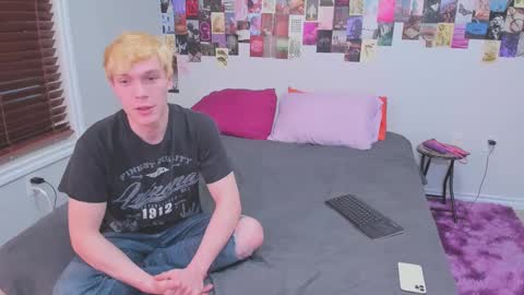 Snapshot of chloenight chatting on January 20, 8:19 am Chloe Night Milo Night online show from January 20, 8:19 am