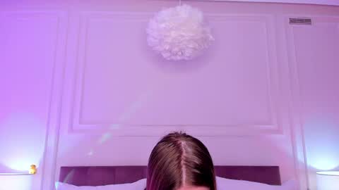 Chloe online show from April 9, 7:52 pm