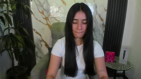 ChloeTurner  online show from May 5, 1:19 pm