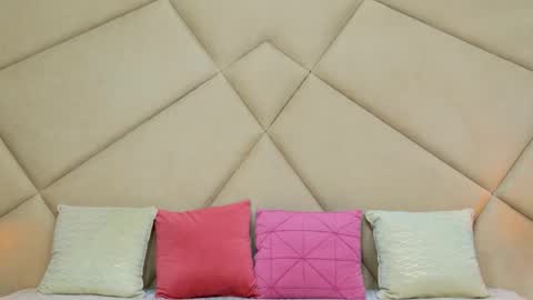 Chloe Vee online show from March 23, 5:55 am