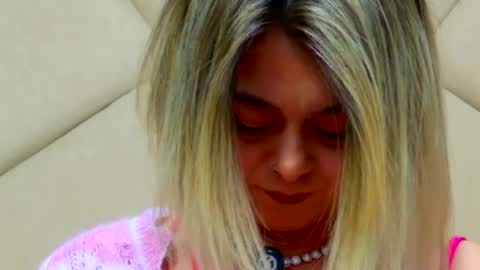 Chloe Vee online show from May 20, 5:35 am