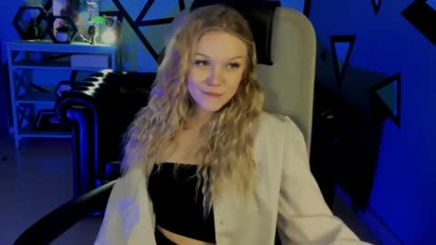 ChloeWight online show from April 7, 11:21 am