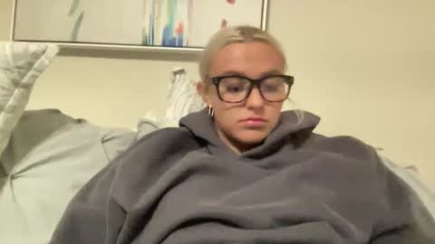 Chloe Babe online show from January 17, 7:35 am