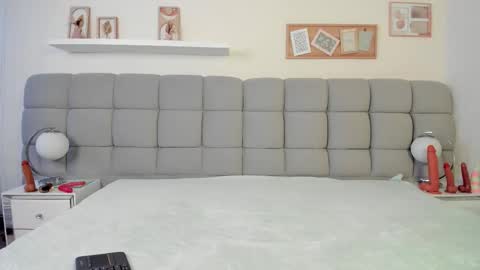 chlooe_zoe online show from October 9, 7:56 pm