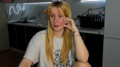 Snapshot of choco_meowx chatting on February 17, 6:10 am choco_meowx online show from February 17, 6:10 am