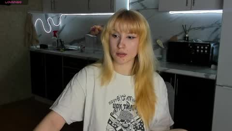 Snapshot of choco_meowx chatting on March 30, 10:27 am choco_meowx online show from March 30, 10:27 am