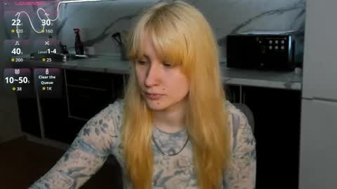 Snapshot of choco_meowx chatting on April 13, 7:36 am choco_meowx online show from April 13, 7:36 am