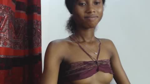 Snapshot of choco_petitqueen chatting on December 14, 3:58 pm choco_petitqueen online show from December 14, 3:58 pm