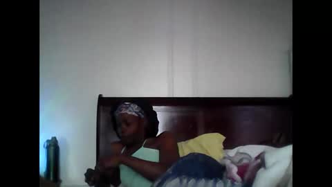 chocolatedrop_ online show from October 14, 12:06 pm