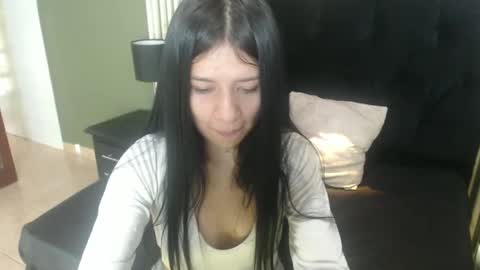 Snapshot of choinam_ra chatting on December 19, 1:51 pm Laura online show from December 19, 1:51 pm