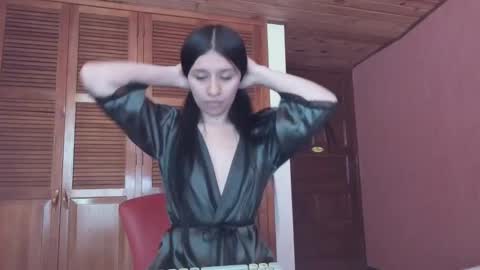 Snapshot of choinam_ra chatting on January 2, 6:56 pm Laura online show from January 2, 6:56 pm