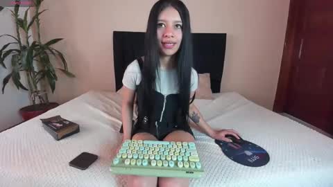 Snapshot of choinam_ra chatting on February 22, 2:41 pm Laura online show from February 22, 2:41 pm