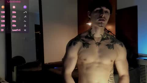 Snapshot of chris_angel01 chatting on November 13, 7:51 am chris_angel01 online show from November 13, 7:51 am