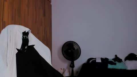 Chris Cooper Independent model online show from February 19, 6:00 am